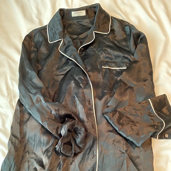 Aritzia Babaton silky button-up blouse - Picture 2 of 8